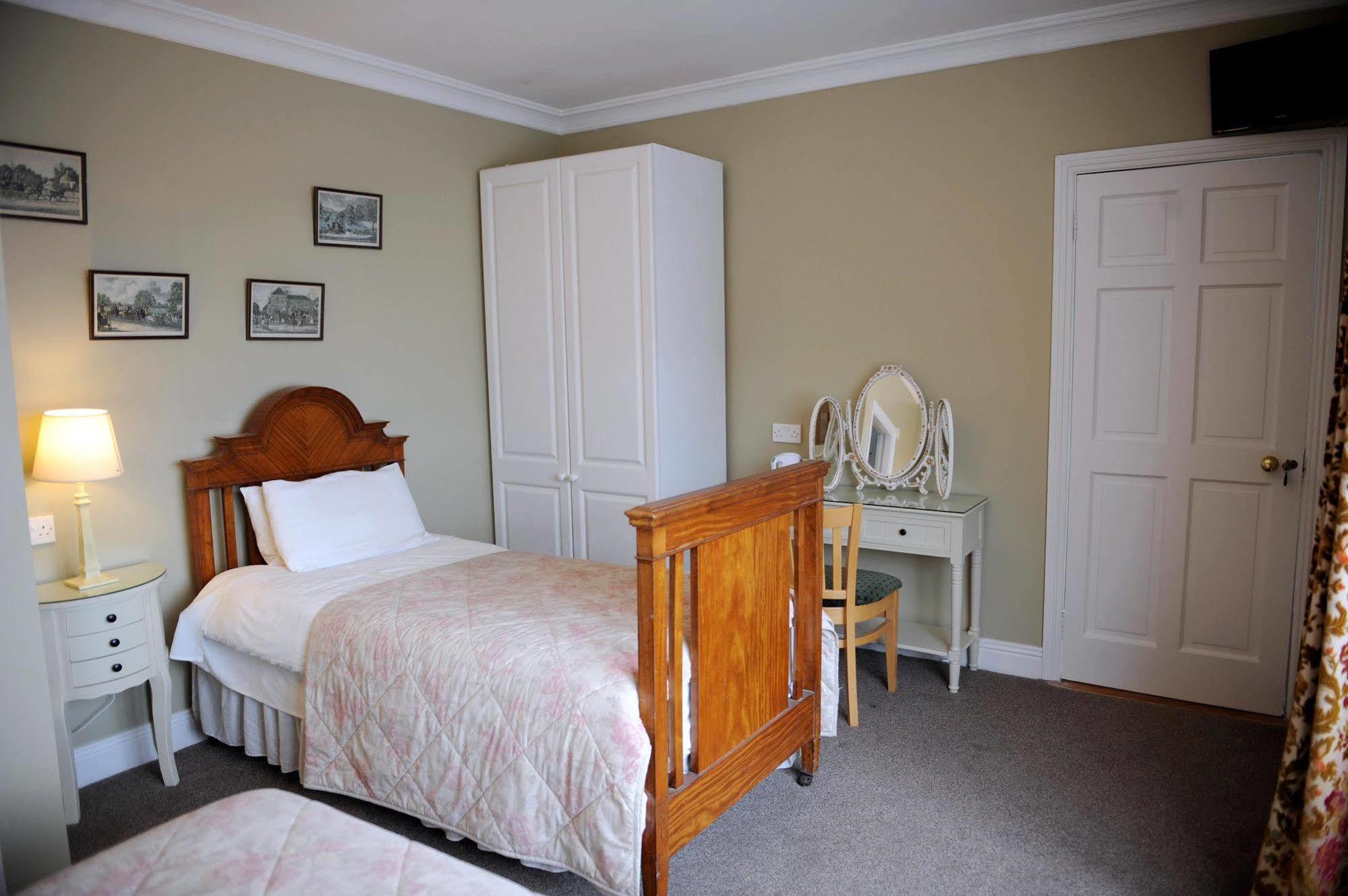 The Yellow House B&B 네번 외부 사진